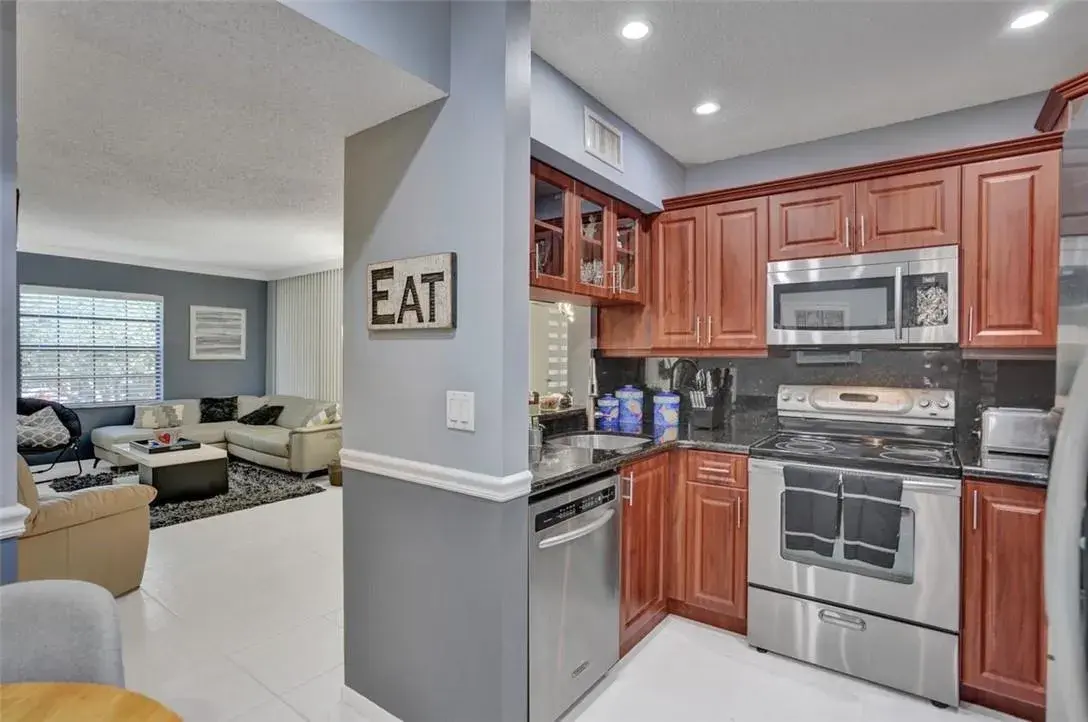 10791 NW 14th Street # 303, Plantation FL 33322