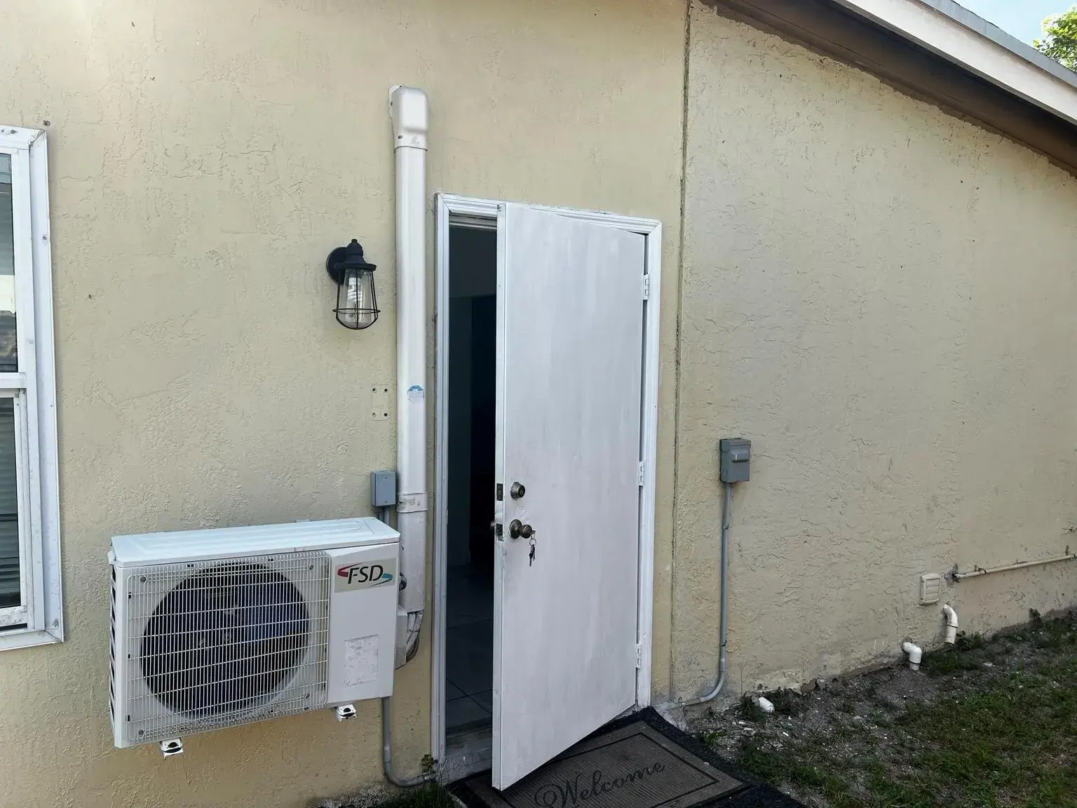 1 bedroom 1 bath Residential Lease for rent at 1212 NW 13th Court, Fort Lauderdale FL 33311