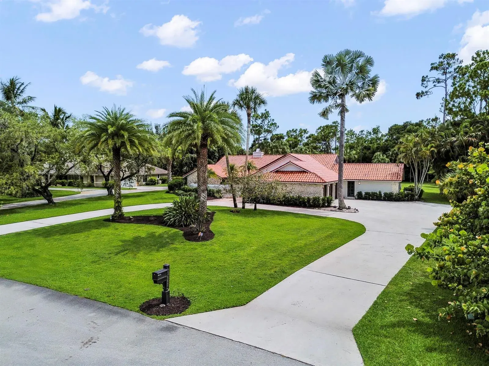 4 bedroom 4 bath for sale at 13067 Doubletree Circle, Wellington FL 33414