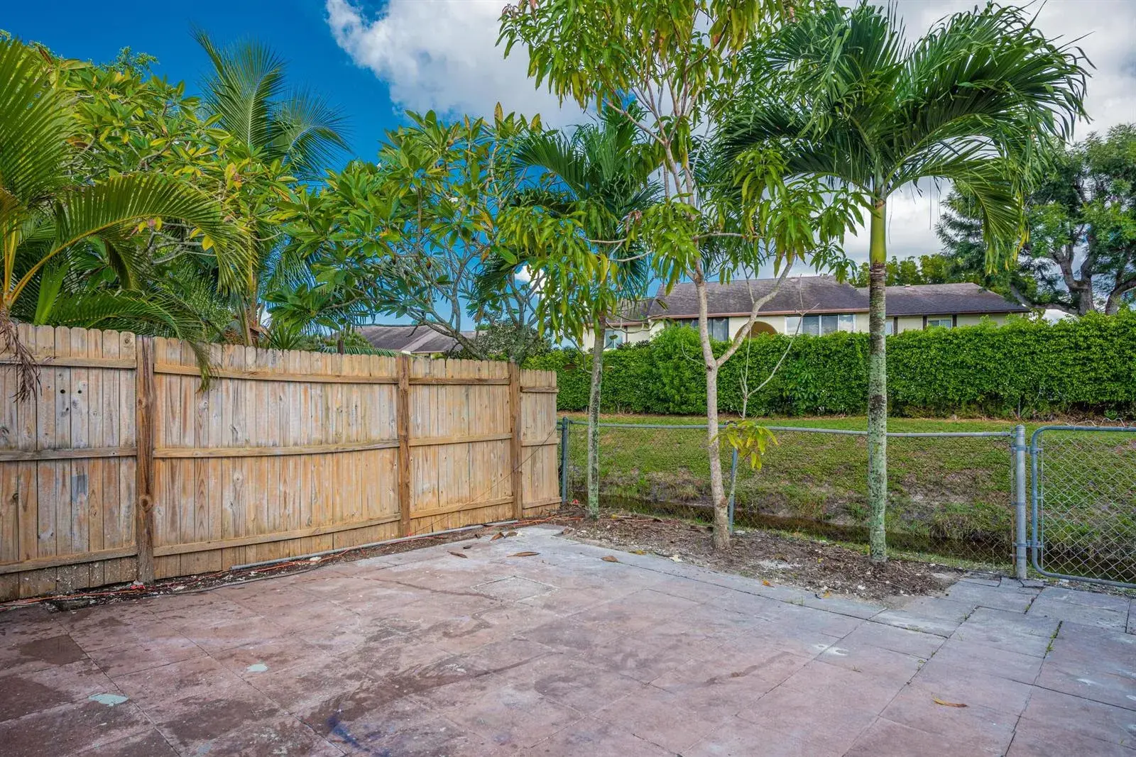 5847 S 37th Street, FL 33463