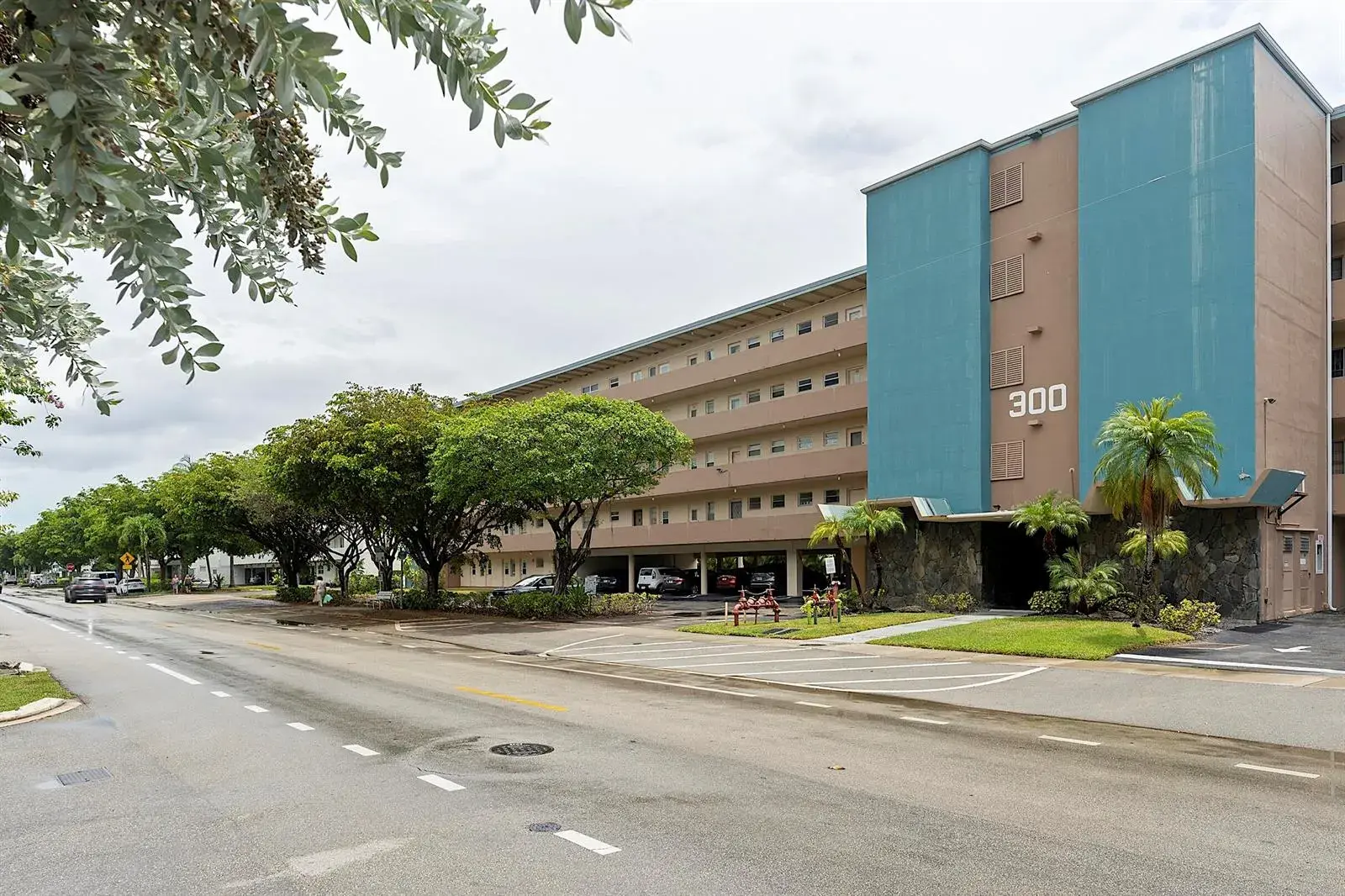 300 NE 14th Avenue # 501, FL 33009