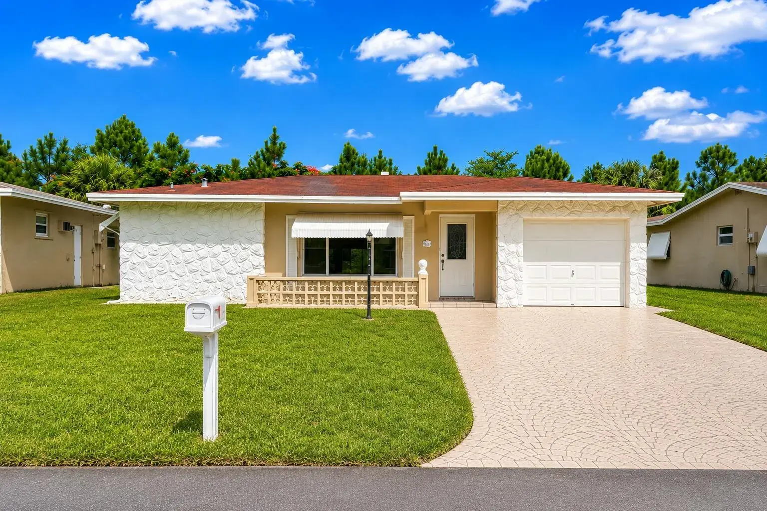 2 bedroom 2 bath for sale at 4781 NW 13th Avenue, Deerfield Beach FL 33064