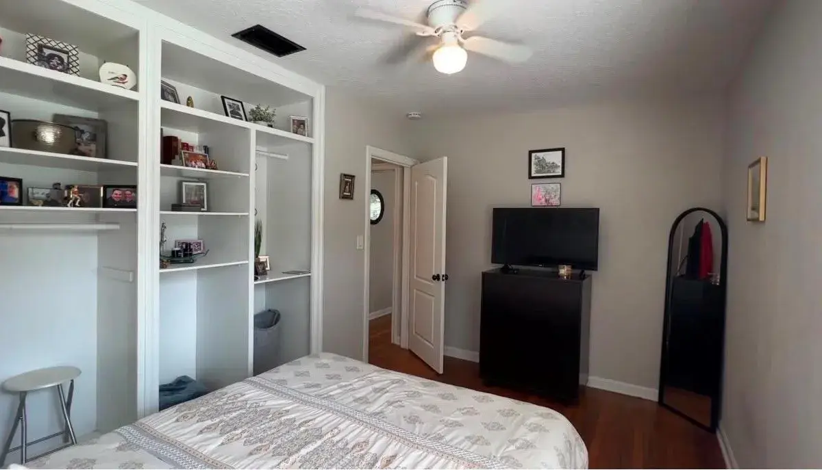 2350 Mayer Street, Orlando FL 32806