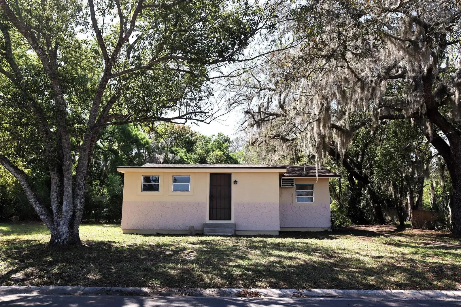 1 bedroom 1 bath for sale at 2024 Dixie Avenue, FL 32726