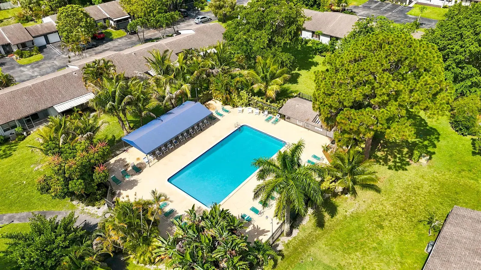 10 Seneca Court, Royal Palm Beach FL 33411