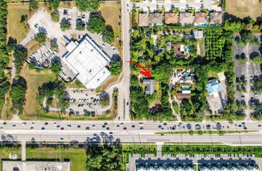 4390 S Jog Road, FL 33463