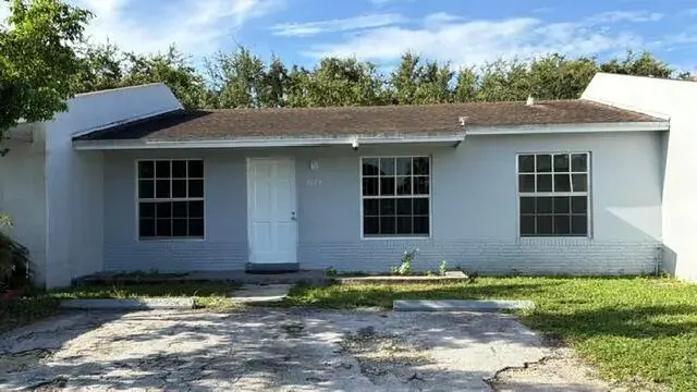3 bedroom 1 bath for rent at 3124 NW 196th Street, Miami Gardens FL 33056