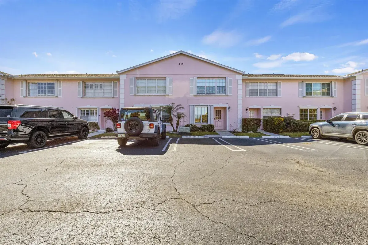 218 Foxtail Drive # B, FL 33415