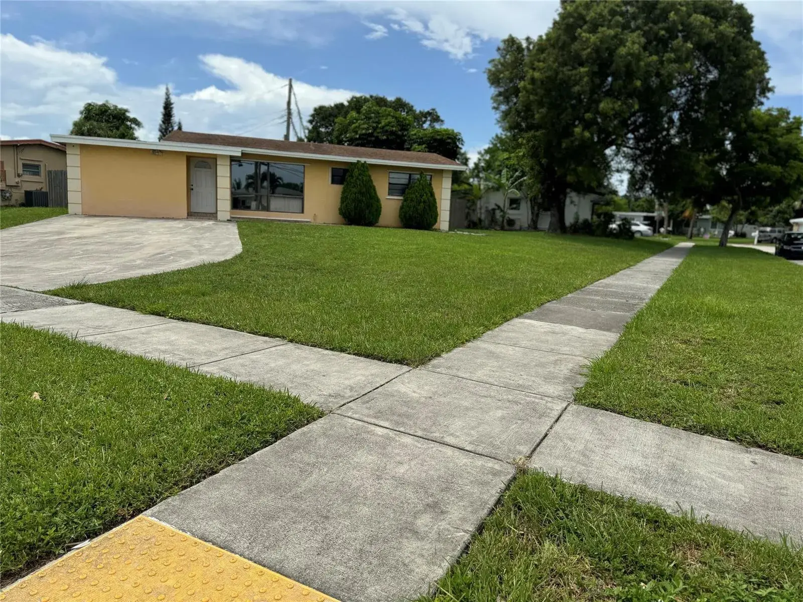 6101 NW 18th Street, Margate FL 33063