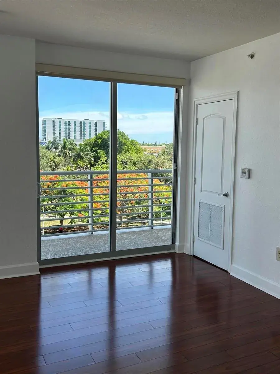1830 Radius Drive # 514, Hollywood FL 33020