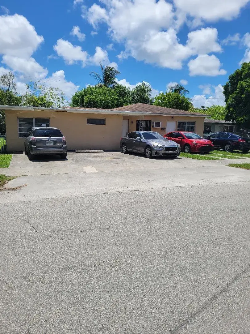 1 bedroom 1 bath Residential Lease for rent at 5918 N Wiley Street # b, Hollywood FL 33023