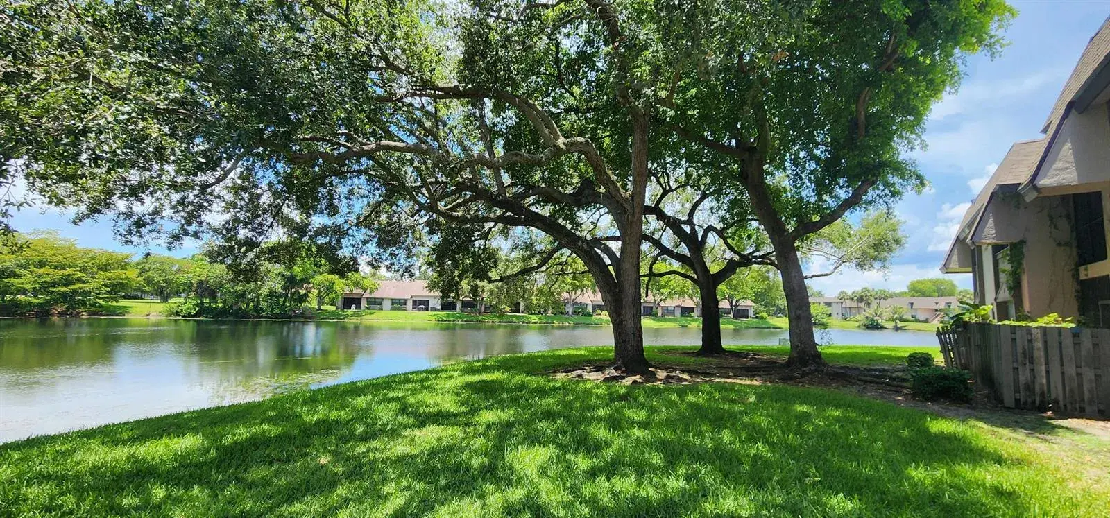 3 bedroom 2 bath for sale at 3575 NW 94th Avenue # 8d, Sunrise FL 33351