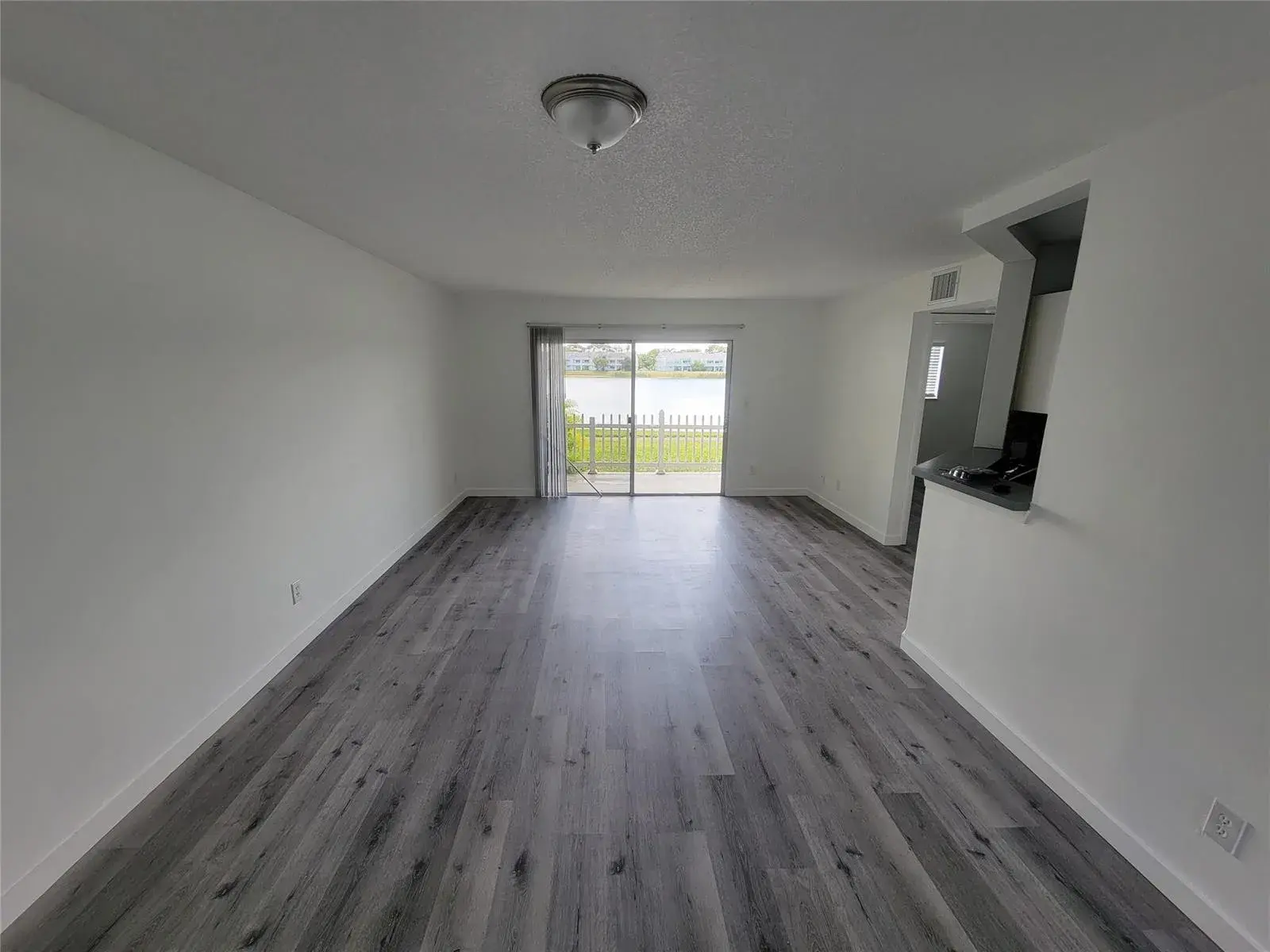 2 bedroom 2 bath for rent at 3465 NW 44th Street # 106, Oakland Park FL 33309