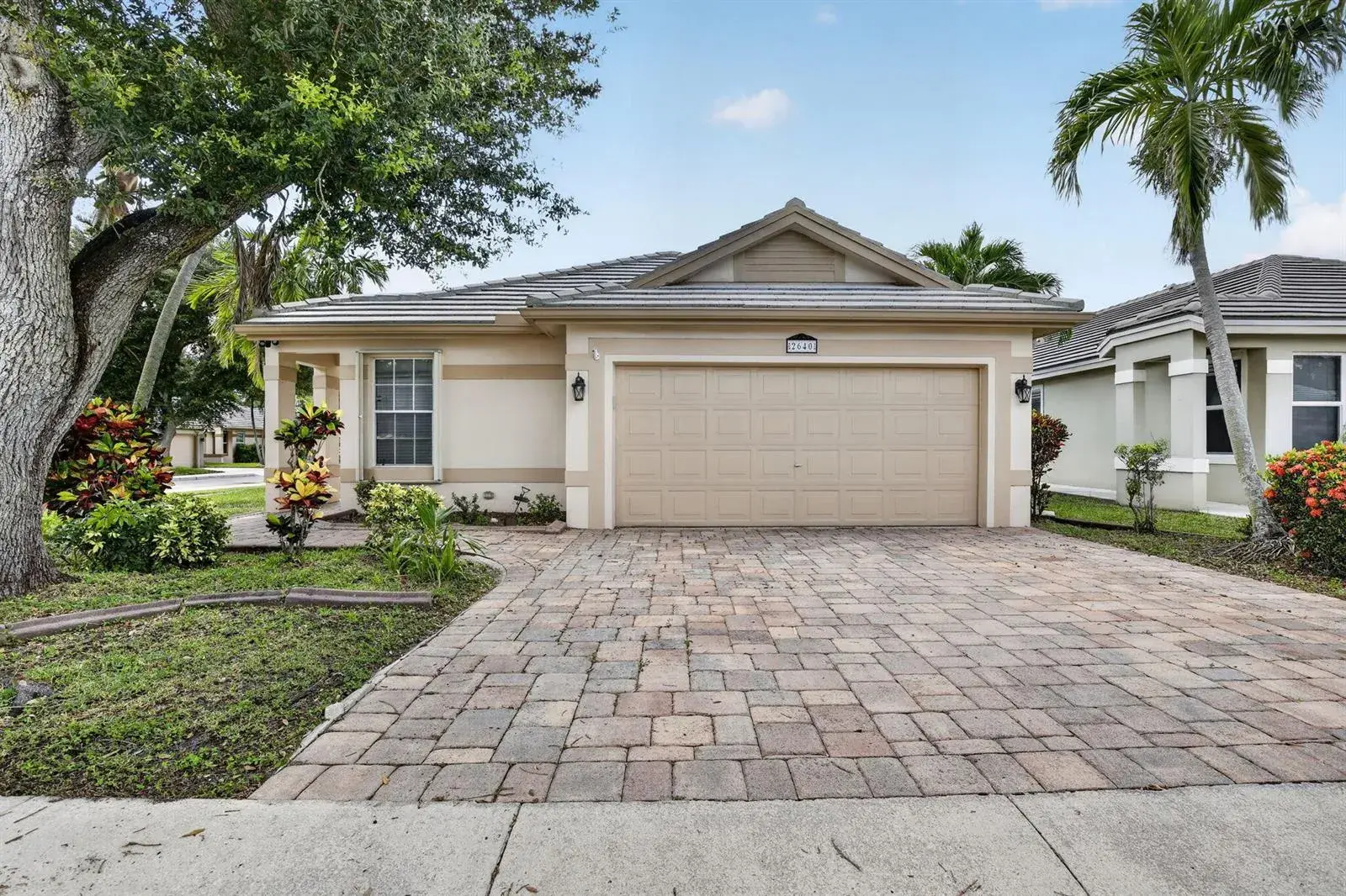 3 bedroom 2 bath for sale at 2640 Millwood Court, Davie FL 33328