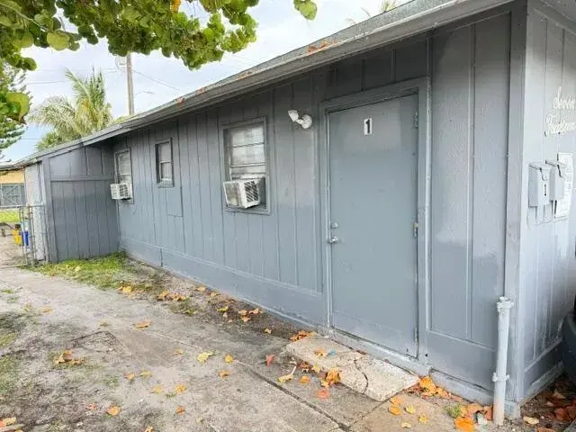 714 S H Street, FL 33460