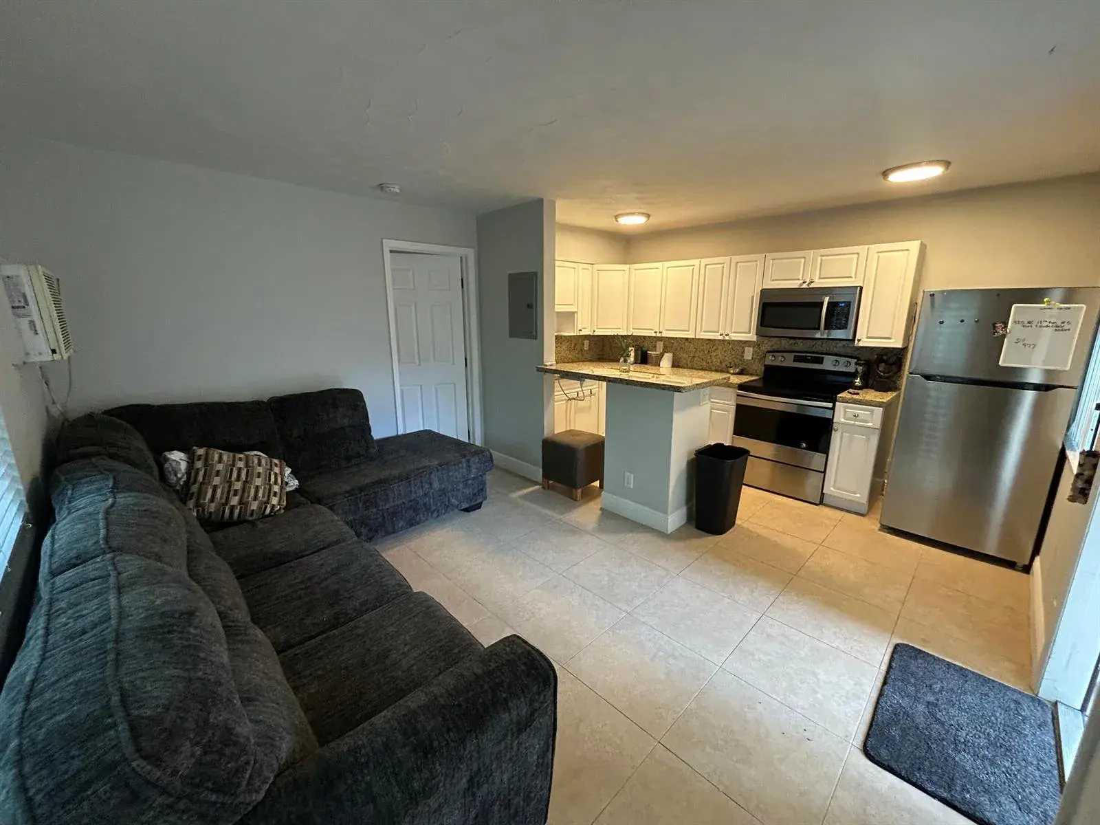 1 bedroom 1 bath for rent at 925 NE 17th Avenue # 5, Fort Lauderdale FL 33304