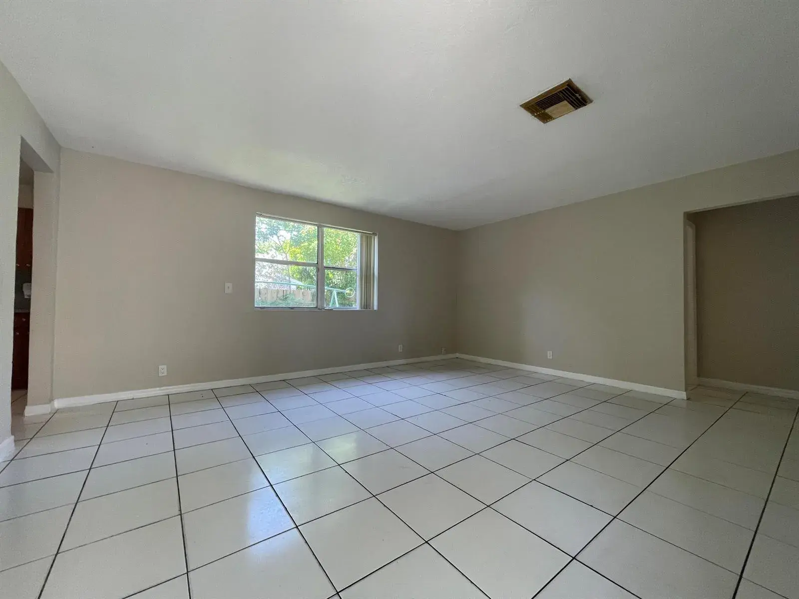 216 NW 12th # 1, Pompano Beach FL 33060