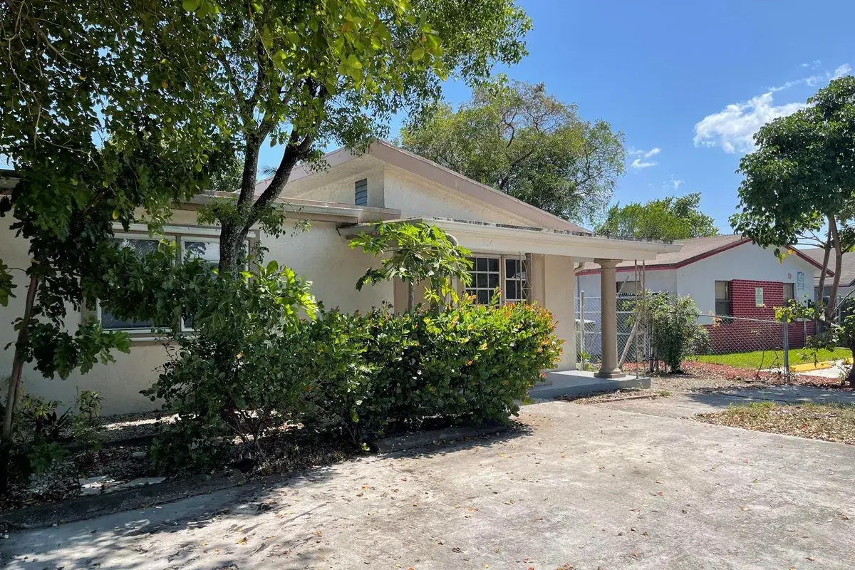 216 NW 12th # 1, Pompano Beach FL 33060