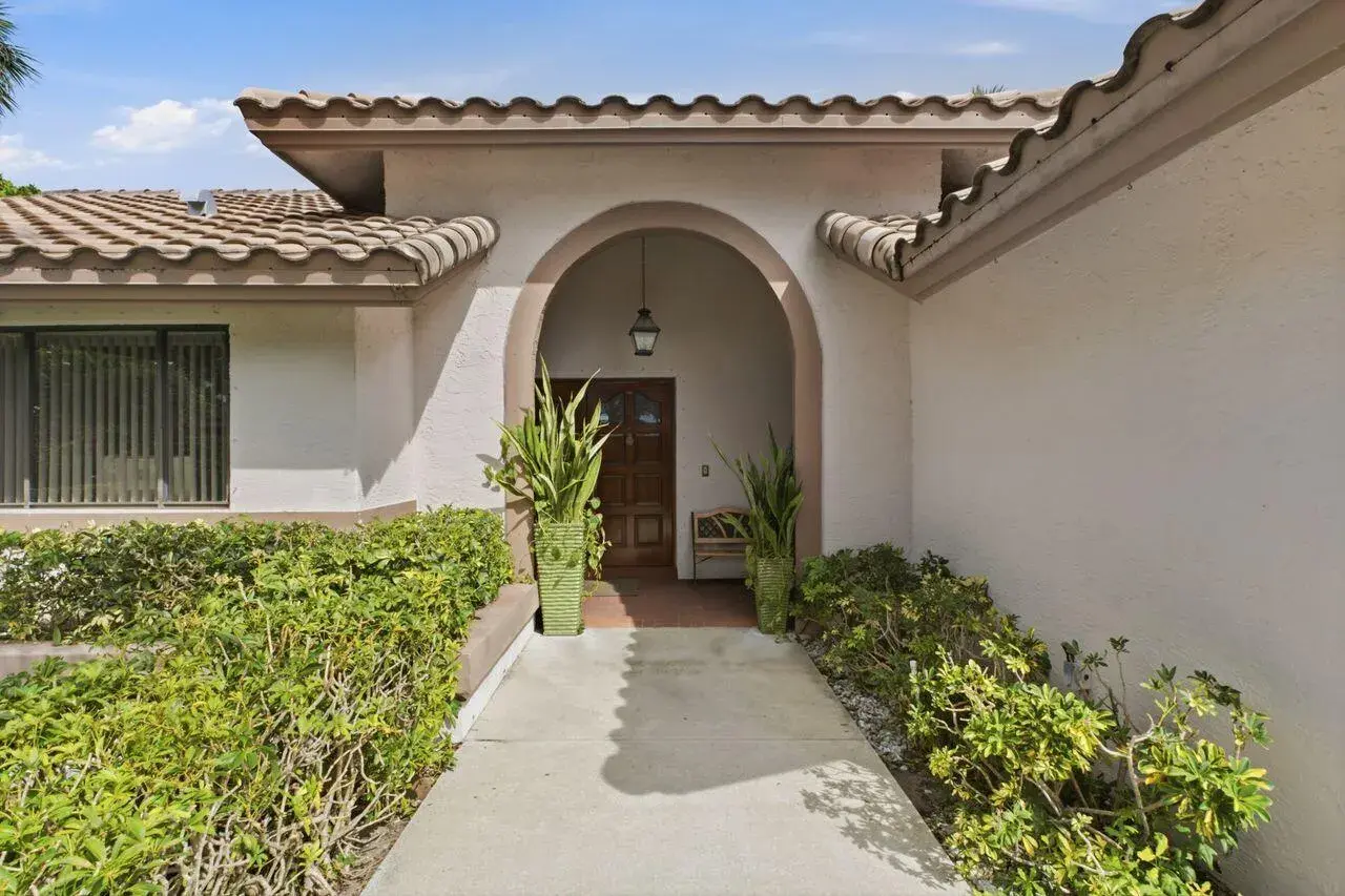 2719 Oak Tree Lane, Oakland Park FL 33309