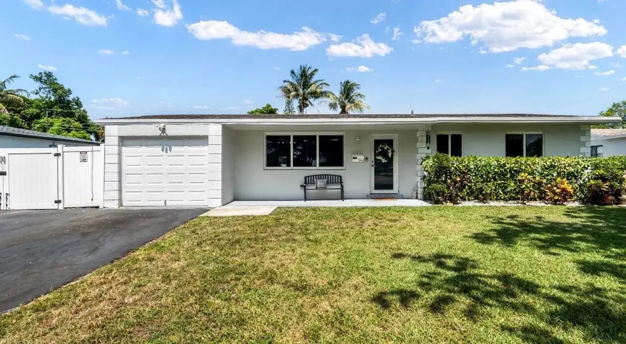 3 bedroom 2 bath for sale at 542 NW 47th Avenue, Plantation FL 33317