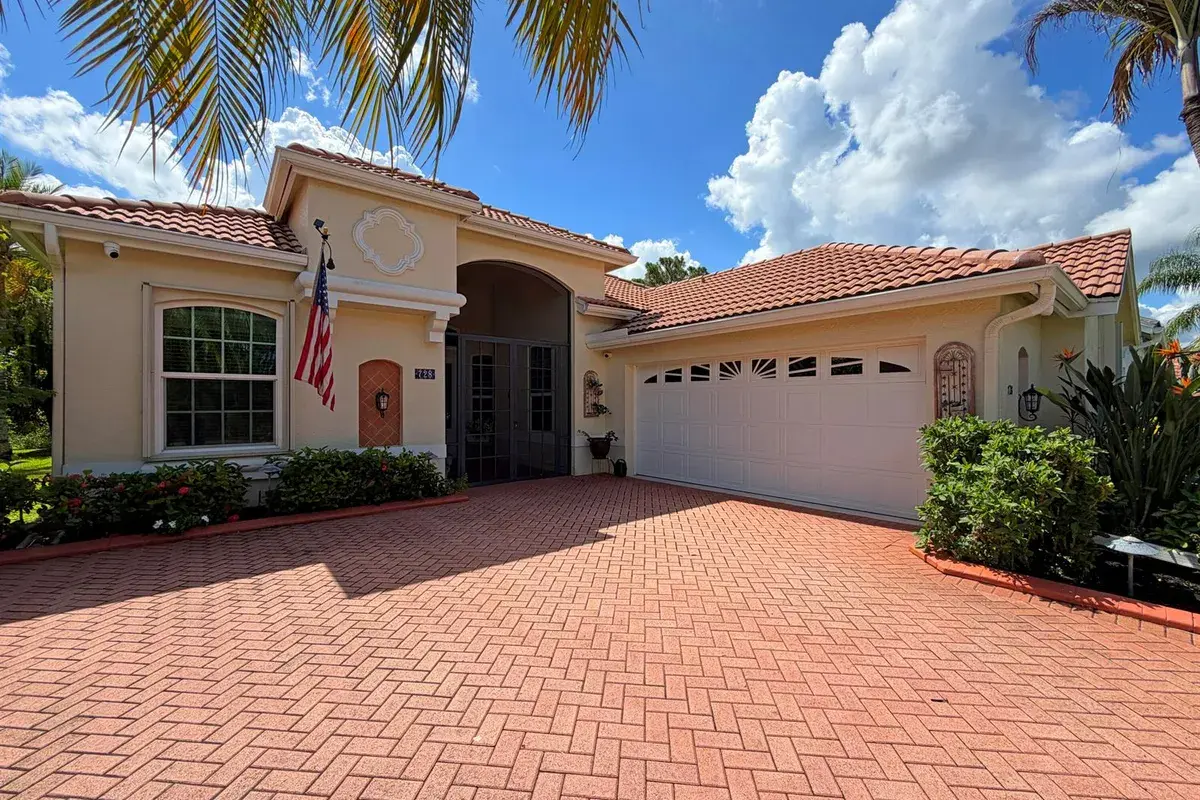 728 SW Lake Charles Circle, Port St. Lucie FL 34986