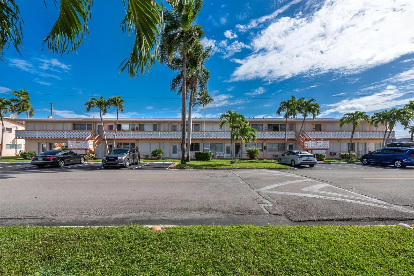 925 SW 11th Avenue # 3j, FL 33009