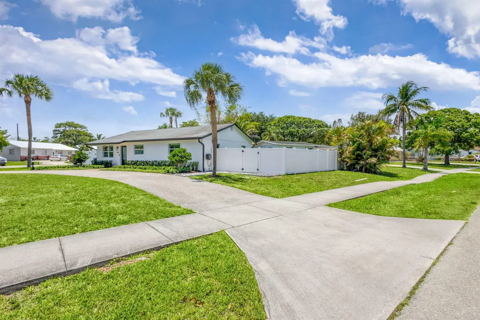 204 W Whitney Drive, Jupiter FL 33458