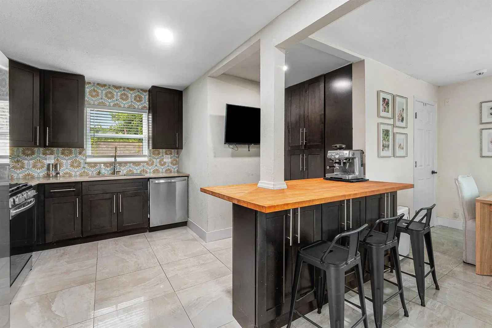 711 Laurel Drive, Lake Park FL 33403