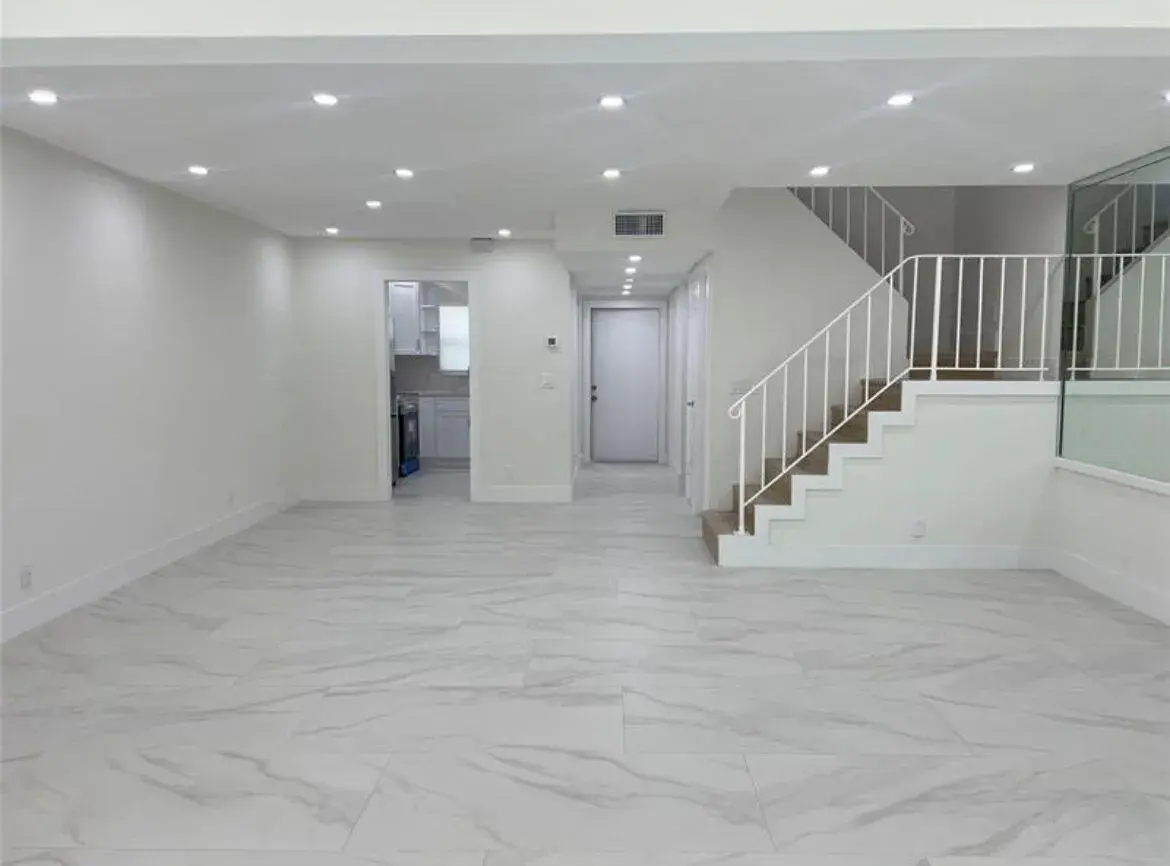 2801 N 34th Avenue # 16a, Hollywood FL 33021