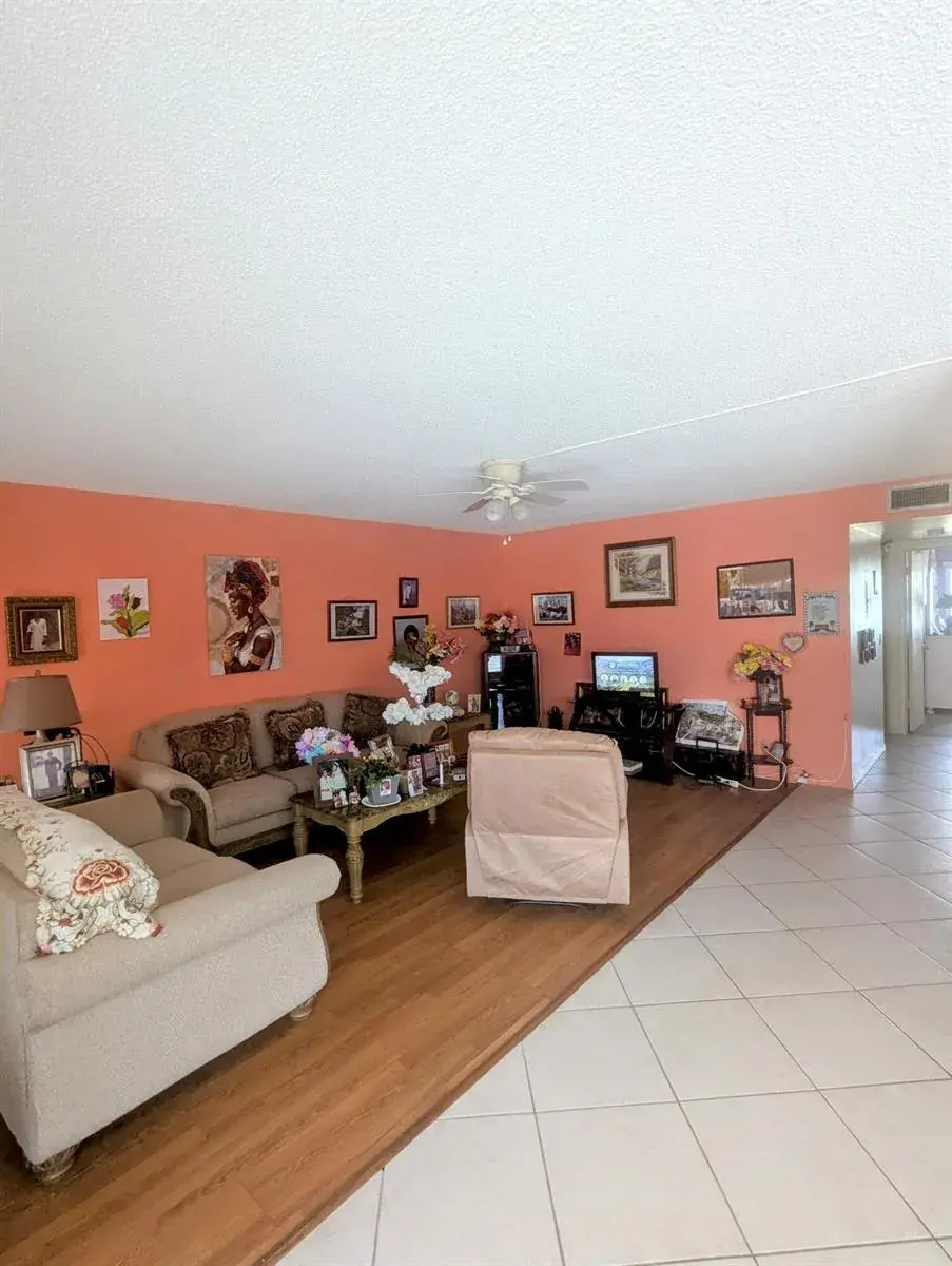 205 Wellington M, West Palm Beach FL 33417