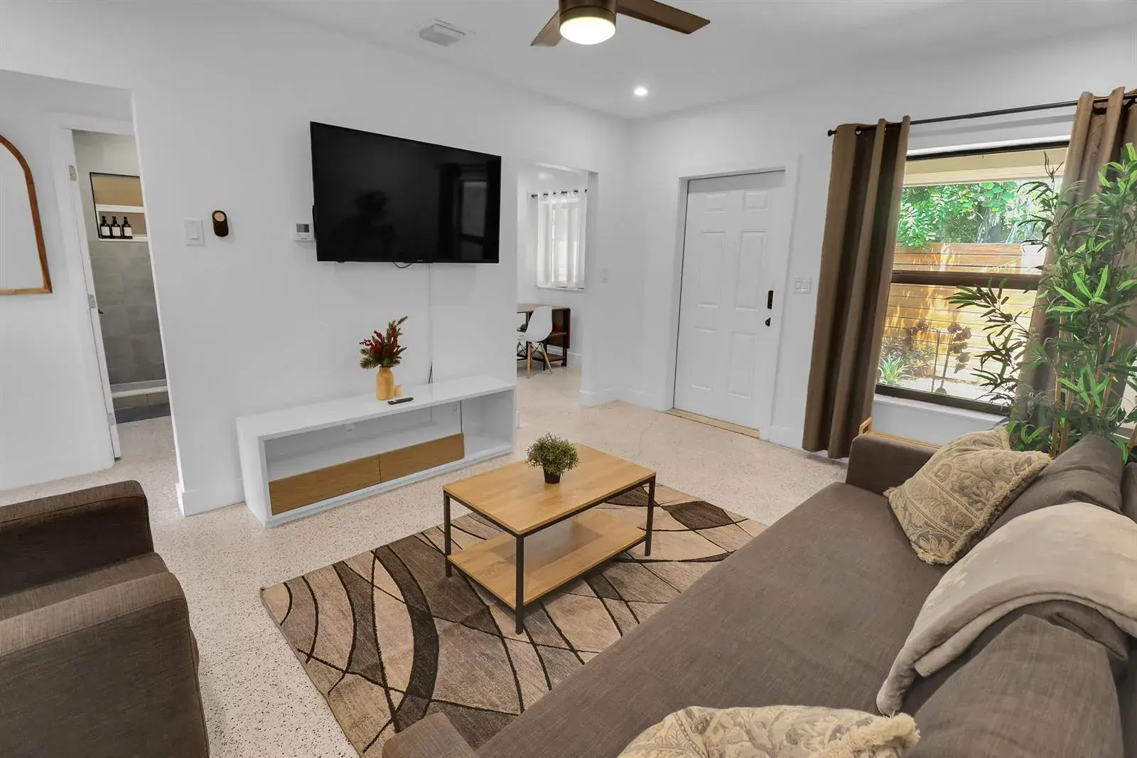 1 bedroom 1 bath Residential Lease for rent at 210 SW 11th Street # 1, Fort Lauderdale FL 33315