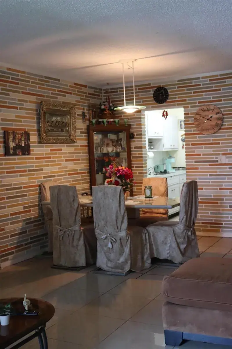 20500 NW 7th Avenue # 8, Miami Gardens FL 33169