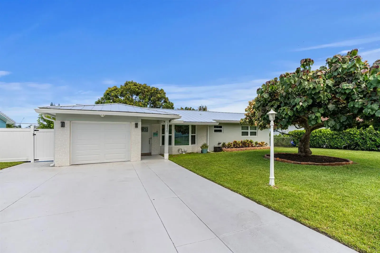 2890 SE 1st Court, Boynton Beach FL 33435