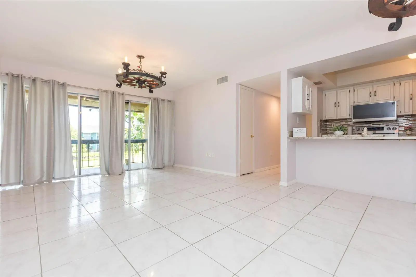 895 N Village Drive N # 204, FL 33716