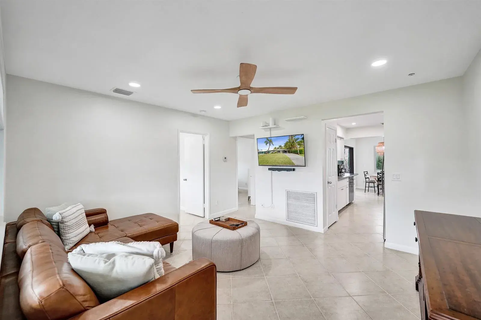 4521 NE 2nd Avenue, Oakland Park FL 33334
