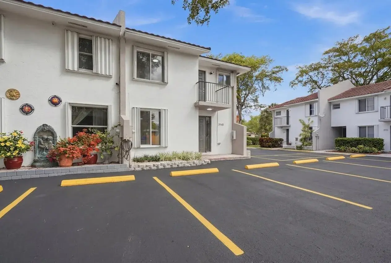 3913 NW 76th Terrace, Hollywood FL 33024