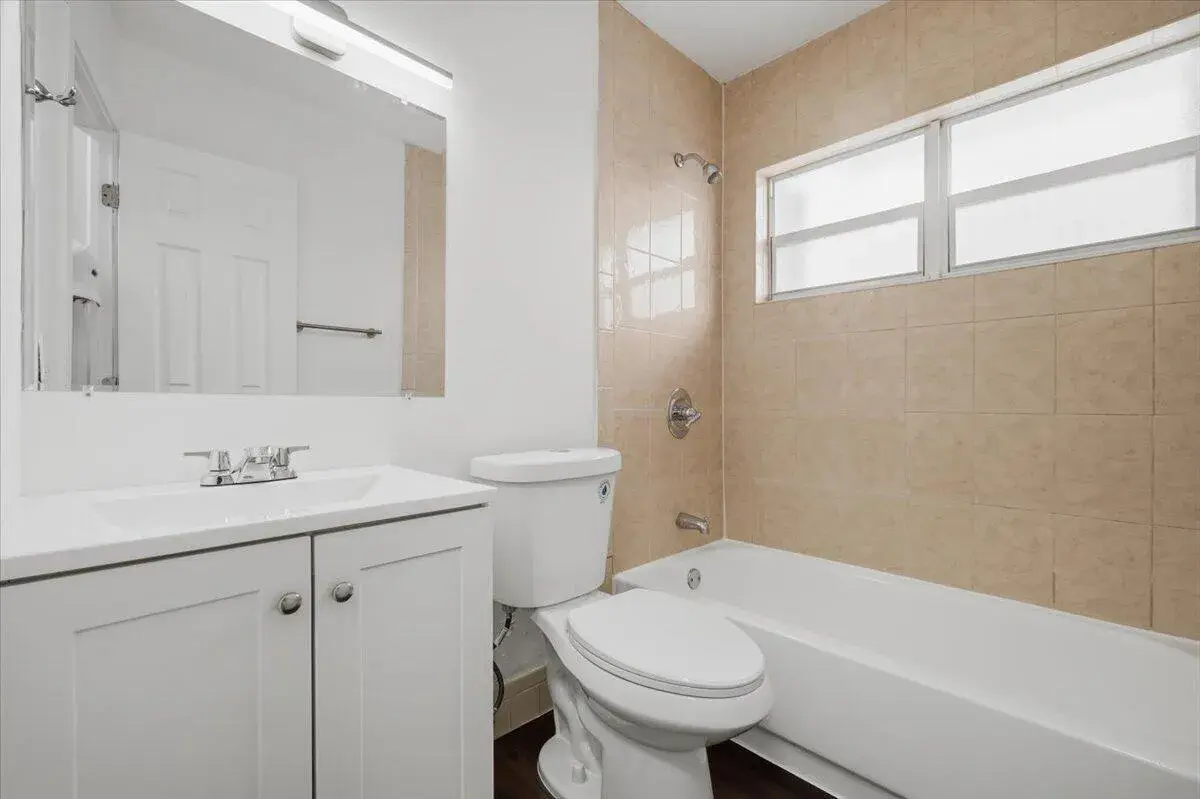 3913 NW 76th Terrace, Hollywood FL 33024
