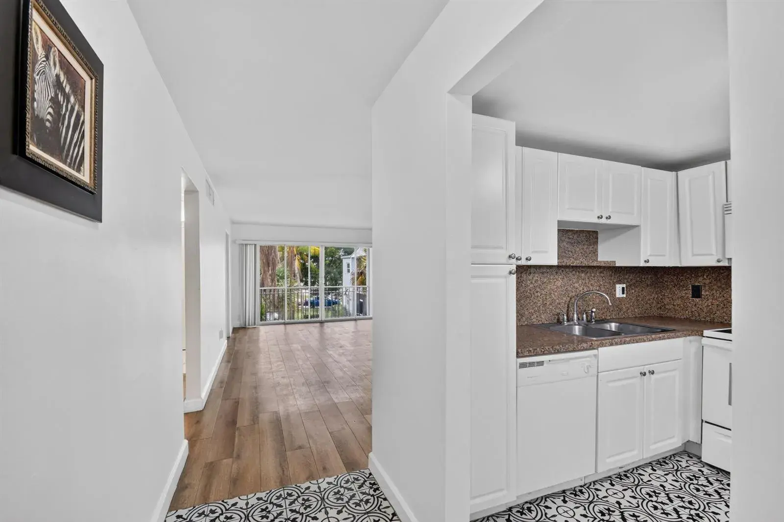 2 bedroom 1 bath Residential for sale at 1505 Crescent Circle # B24, Lake Park FL 33403