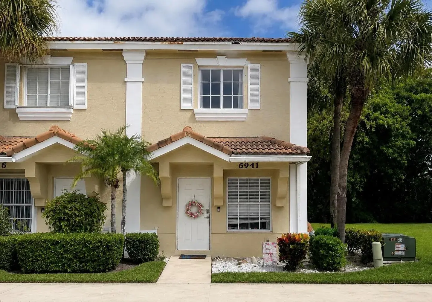 2 bedroom 2 bath for sale at 6941 Crooked Fence Drive, Lake Worth FL 33467