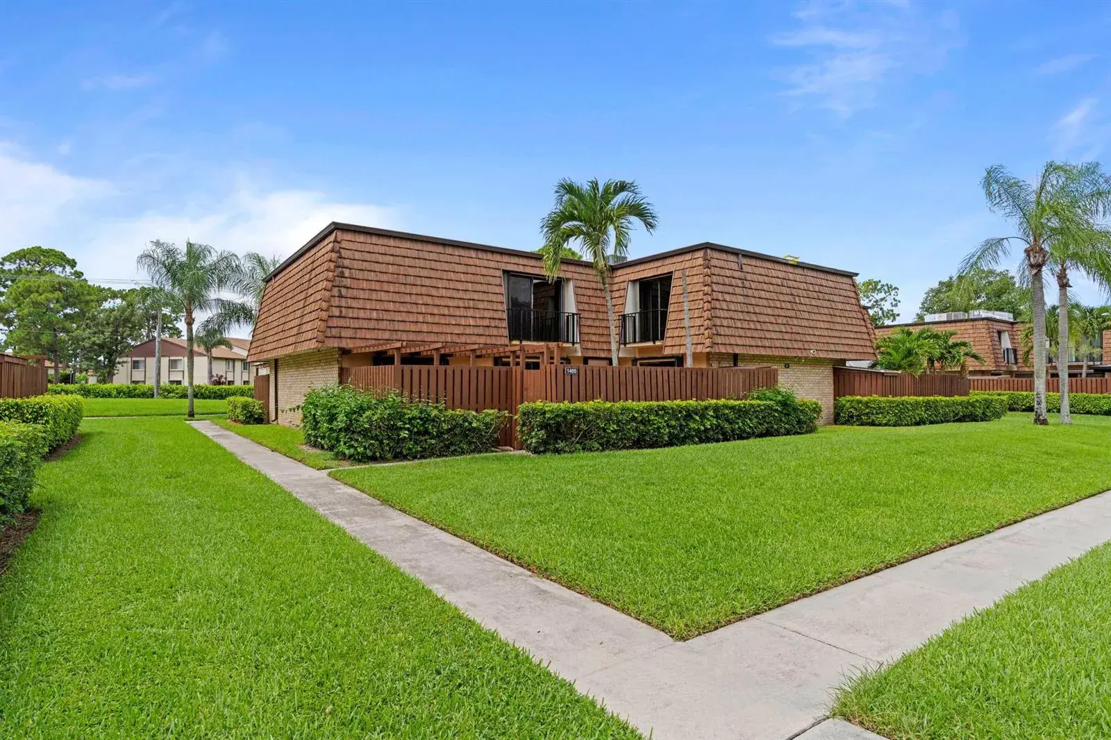 3 bedroom 3 bath Residential for sale at 1405 14th Lane, FL 33463