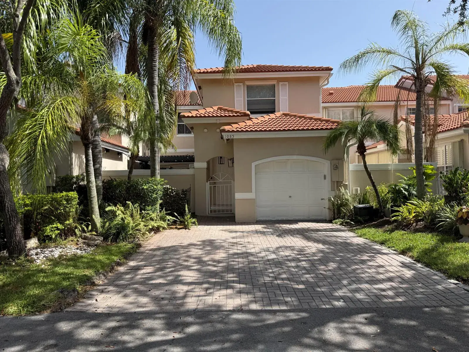 2 bedroom 2 bath Residential Lease for rent at 1085 River Birch Street, Hollywood FL 33019