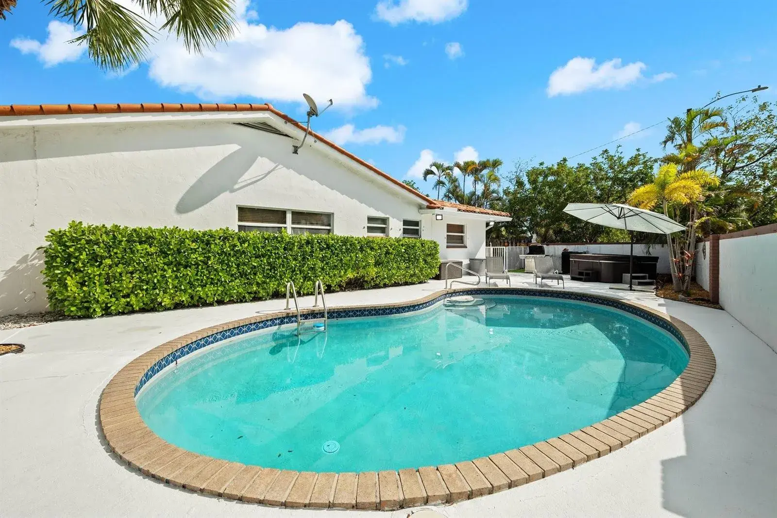 2200 NE 36th Street, Fort Lauderdale FL 33308