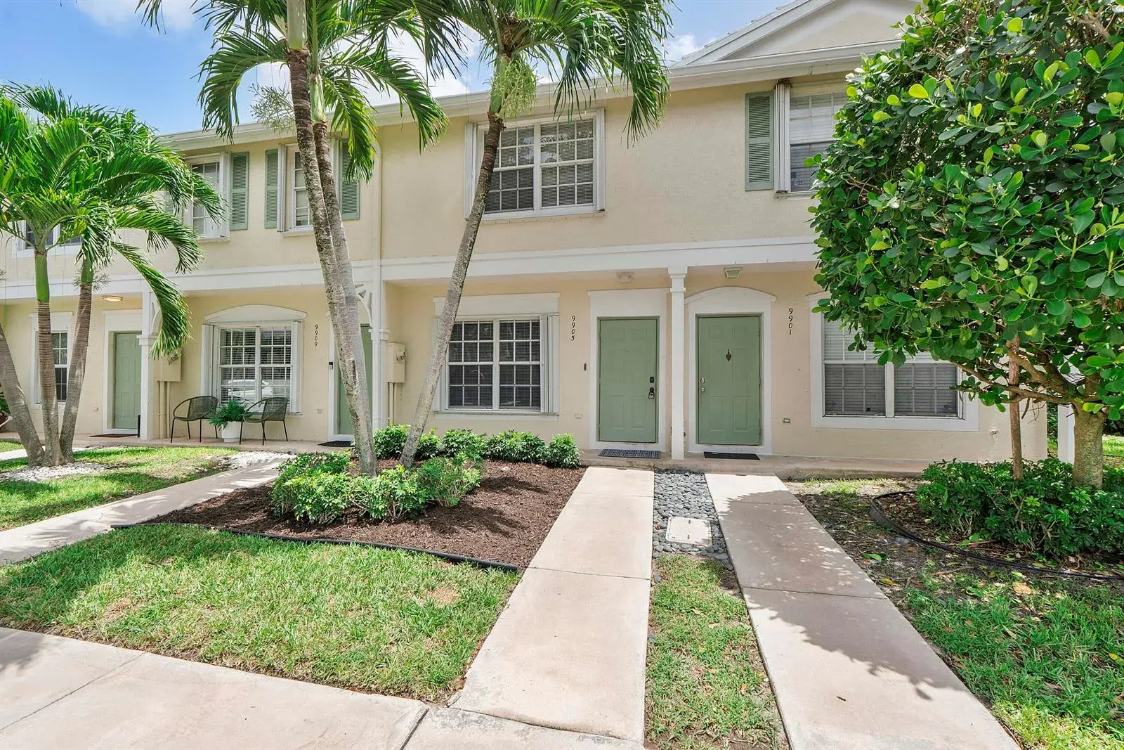 2 bedroom 2 bath Residential for sale at 9905 NW 57th Manor, Coral Springs FL 33076