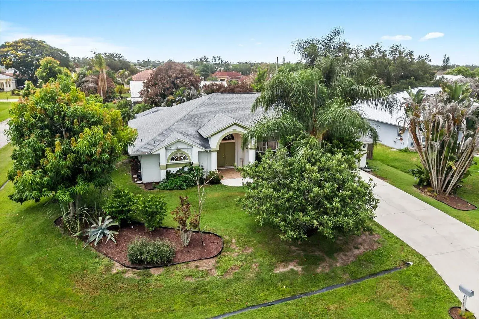 2711 SE Fall Street, Port St. Lucie FL 34984
