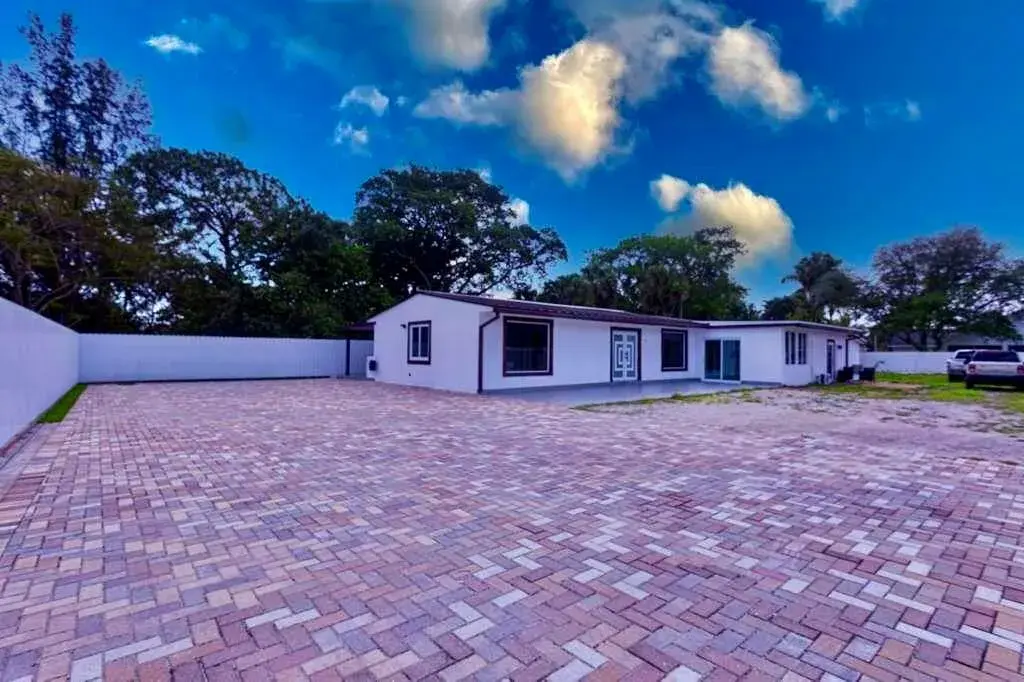 696 Arlington Drive, West Palm Beach FL 33415