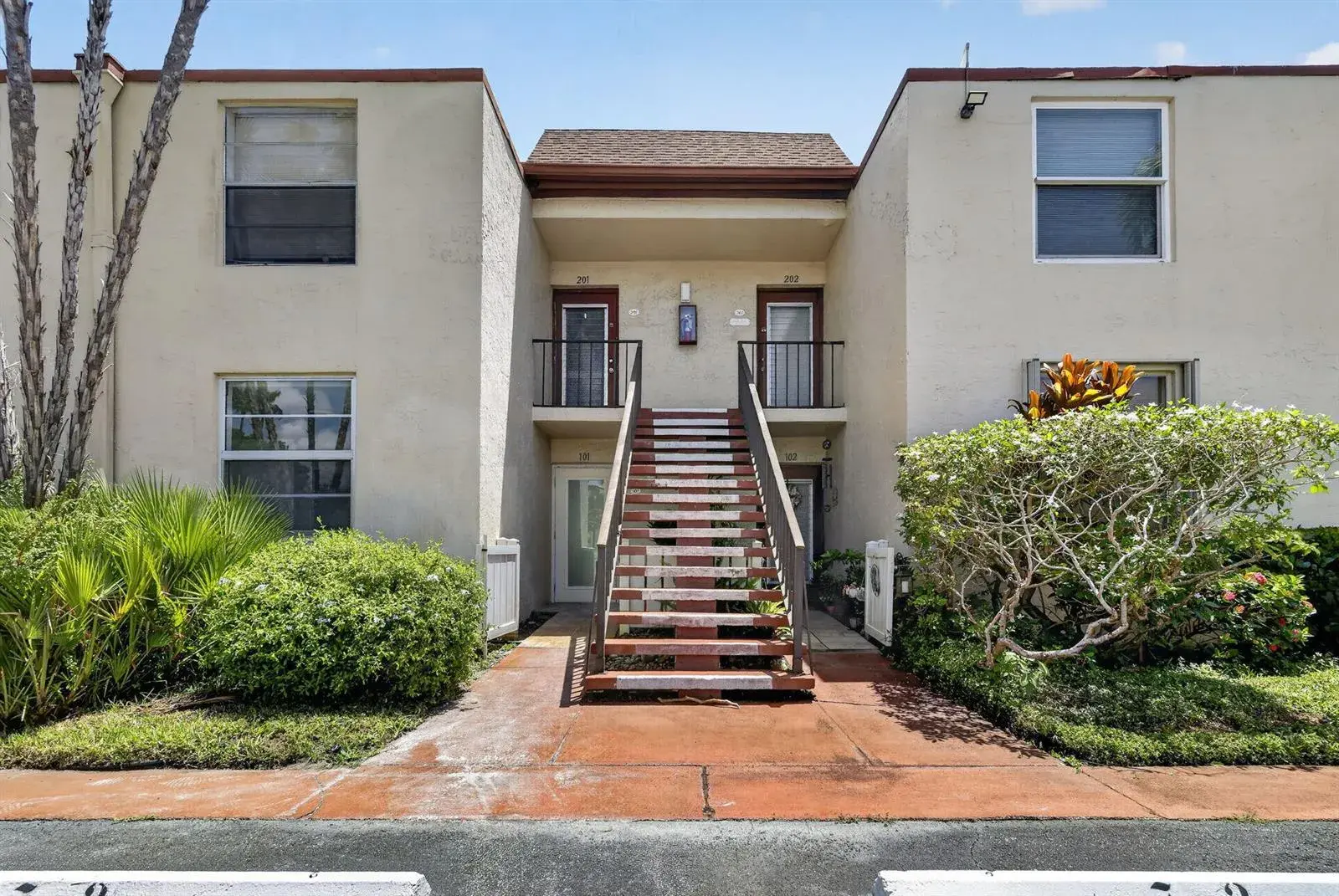 2 bedroom 2 bath Residential for sale at 7 Willowbrook Lane # 101, Delray Beach FL 33446