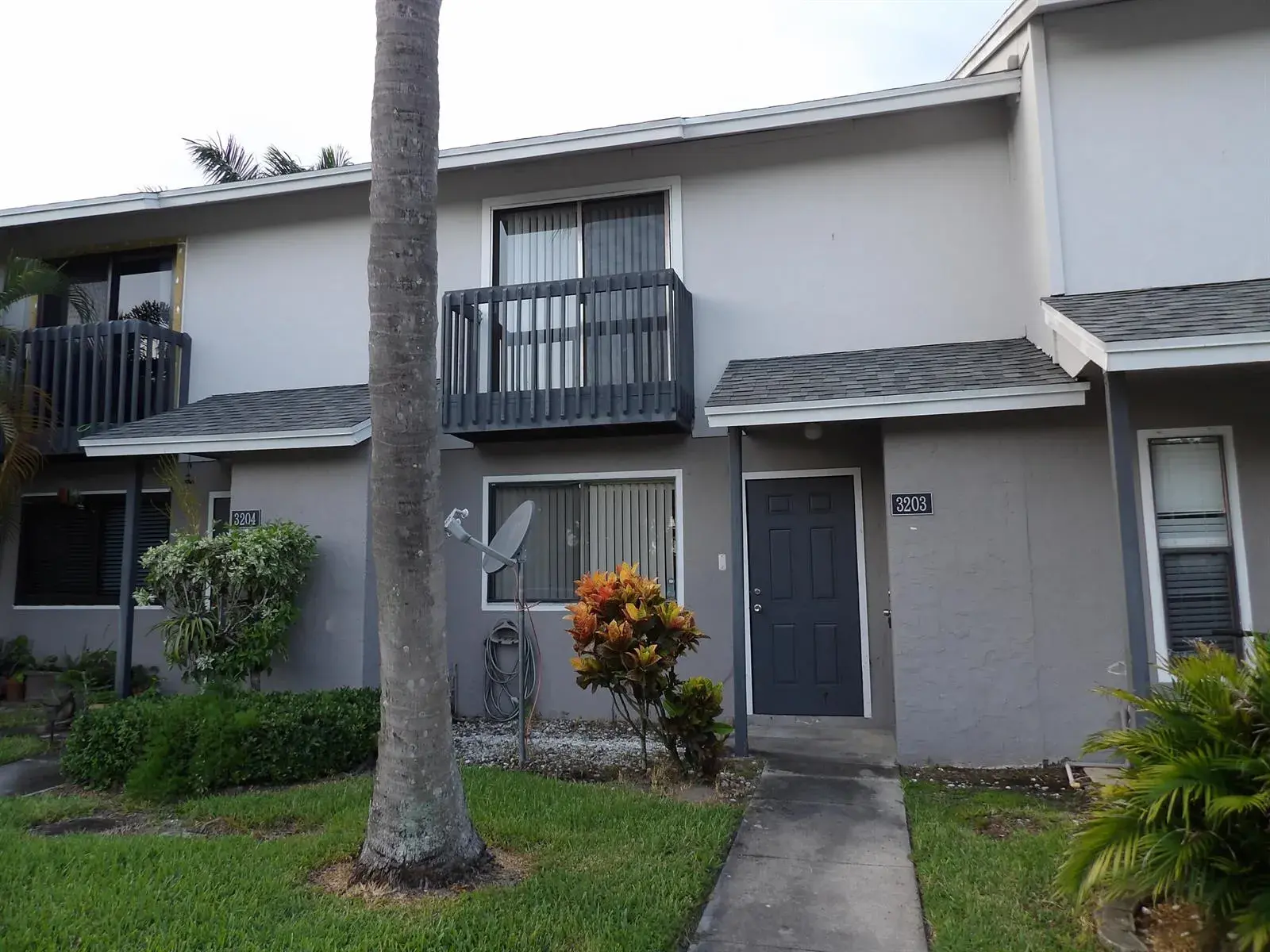 2 bedroom 2 bath Residential Lease for rent at 3203 Poolside Drive, FL 33463