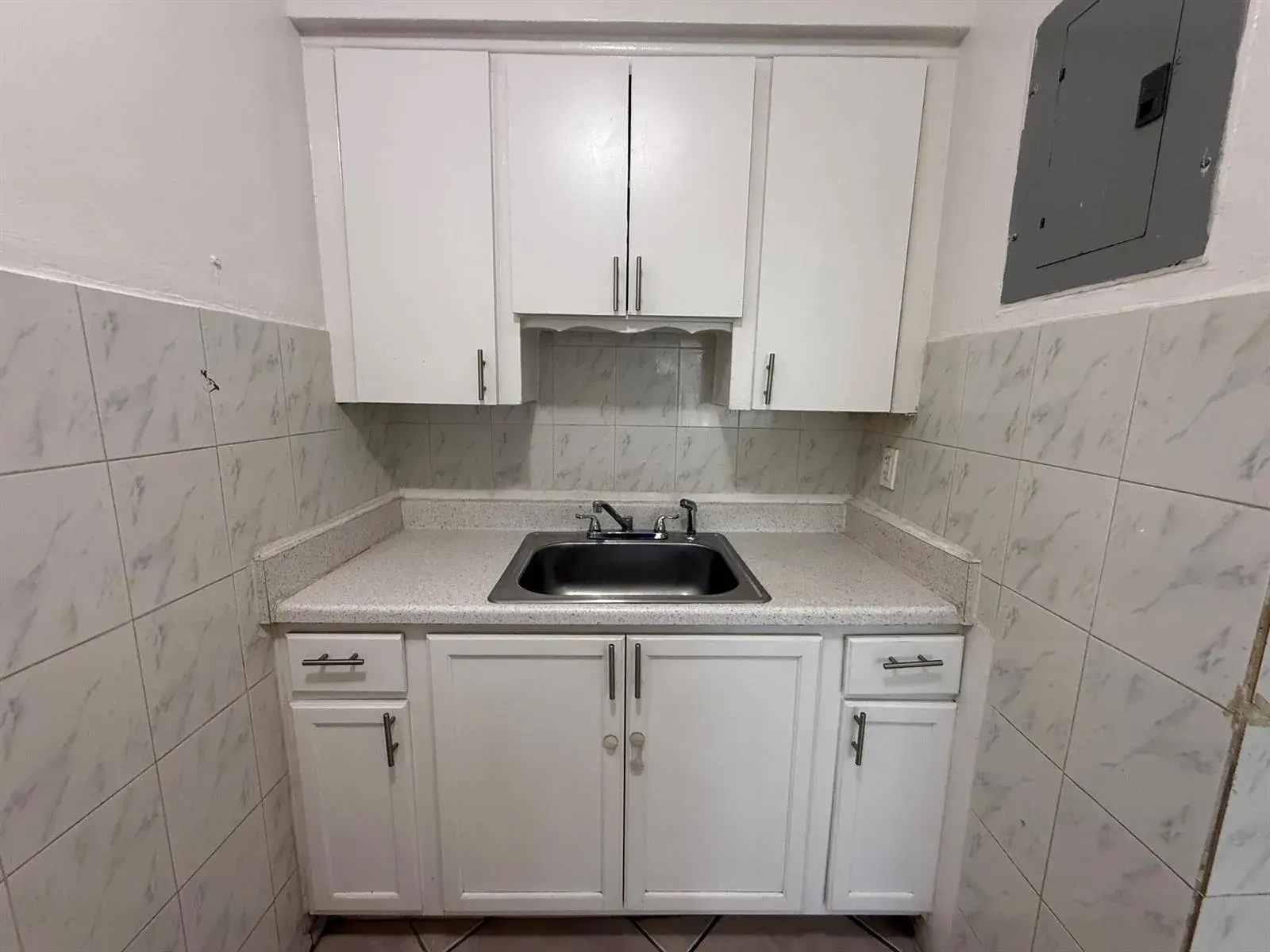 1 bedroom 1 bath Residential Lease for rent at 6014 Fillmore Street # 4e, Hollywood FL 33024
