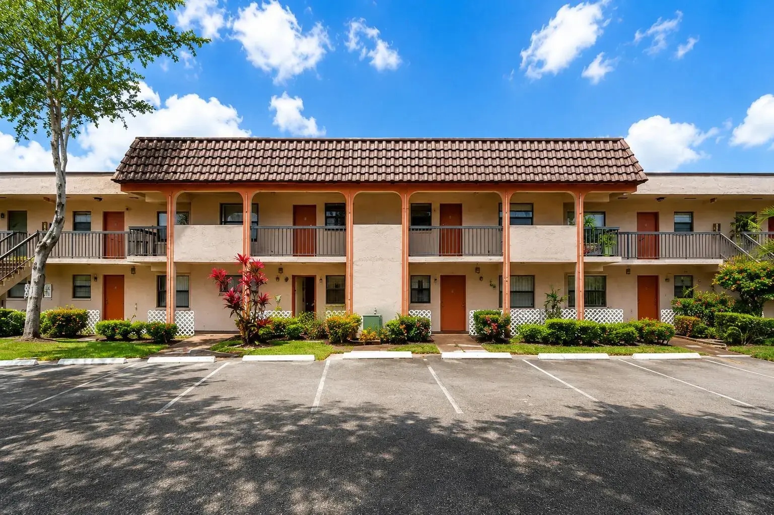 2 bedroom 2 bath Residential for sale at 870 NE 207TH Terrace # 9, Miami FL 33179