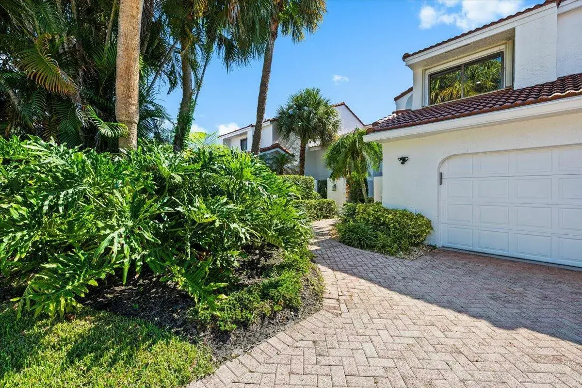 7338 Woodmont Court, Boca Raton FL 33434